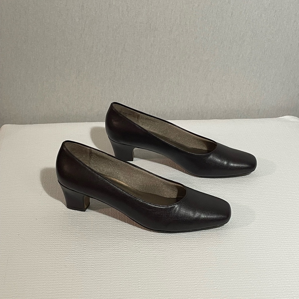 Life Stride. Jade Classic Black Heels, size 8.5